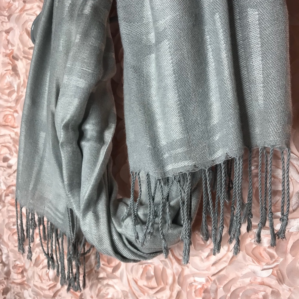 Scarf - Picture 2 of 3